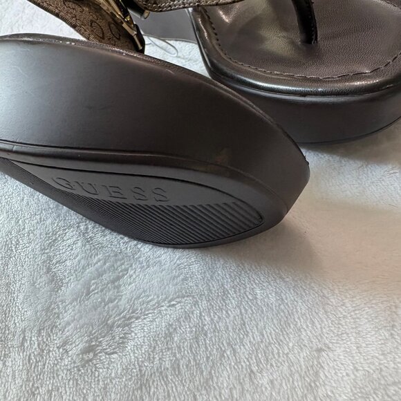 Guess Womens Monogrammed Brown Sandals With Gold Logo & Open-Toe Design Size 8 - Picture 11 of 13